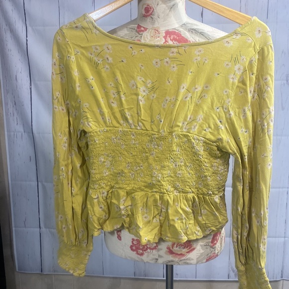 403. American Eagle Mustard Yellow Floral Cropped top, size L - Picture 7 of 7
